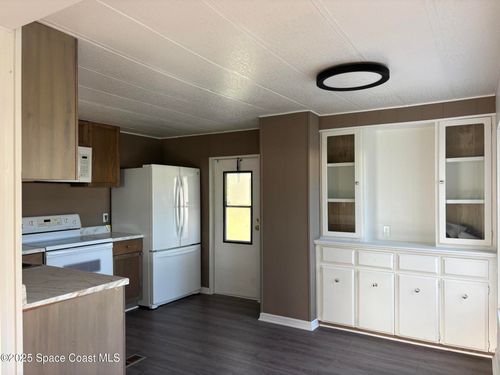 1085 Wren Cir, Barefoot Bay, FL, 32976-7510 | Card Image