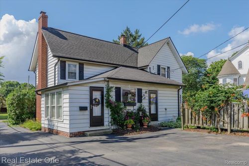 23 W Burdick St, Oxford, MI, 48371-4600 | Card Image