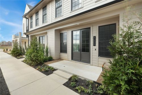 4605 S 47th St, Rogers, AR, 72758-8735 | Card Image
