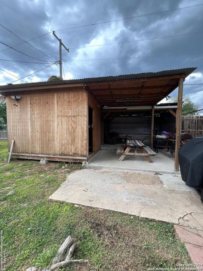 108 S 19 Th St, House other with 4 bedrooms, 2 bathrooms and null parking in Carrizo Springs TX | Image 10