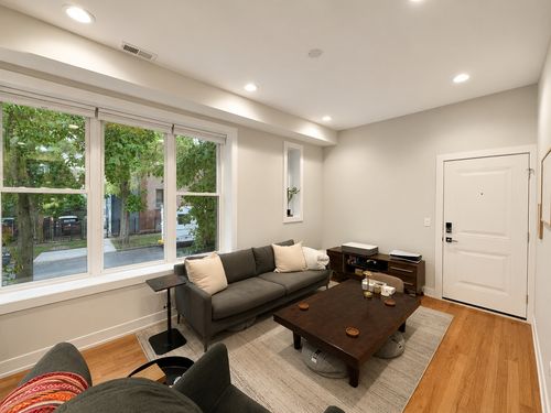 1r-2604 Drake Ave, Chicago, IL, 60647-1210 | Card Image