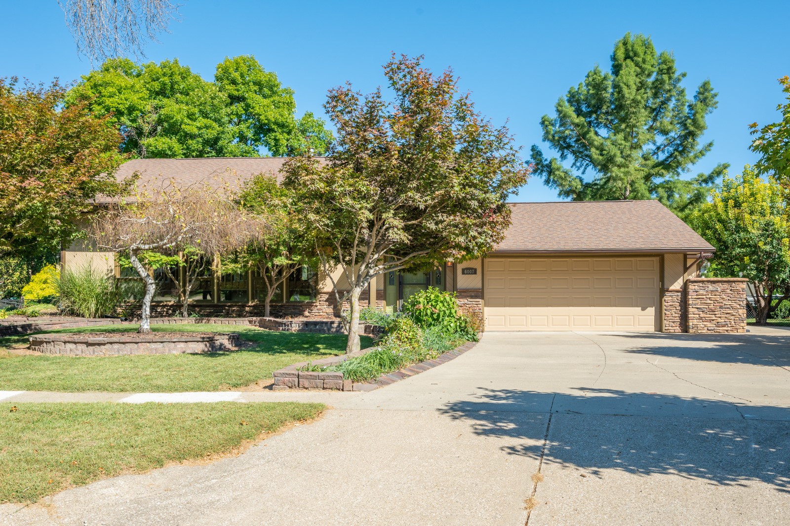 Dogwood Cir, Johnston, IA 50131