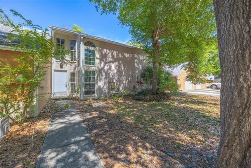 9465 Forest Hills Cir, TAMPA, FL, 33612-7656 | Card Image