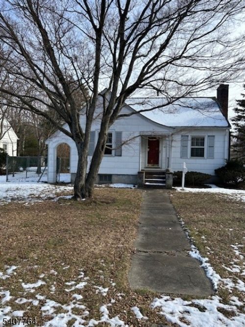 212 Pascack Rd, Woodcliff Lake, NJ, 07677-7948 | Card Image