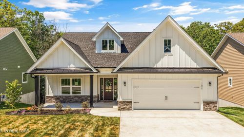 1694 Green Meadows Ln, Lenoir City, TN, 37771-8282 | Card Image