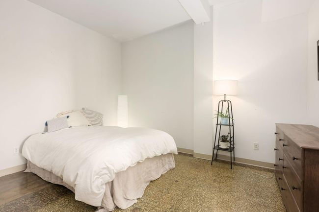 Huge walls ready for you to hang art. | Image 15