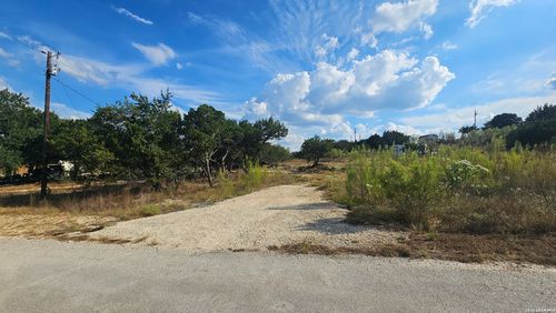 282 Blackfoot Trl, Bandera, TX, 78003-3888 | Card Image