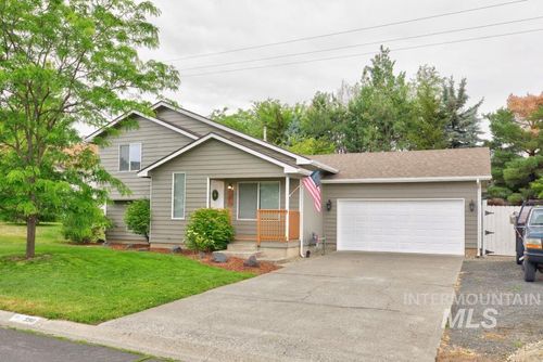 390 Quail Run Dr, Moscow, ID, 83843-8215 | Card Image