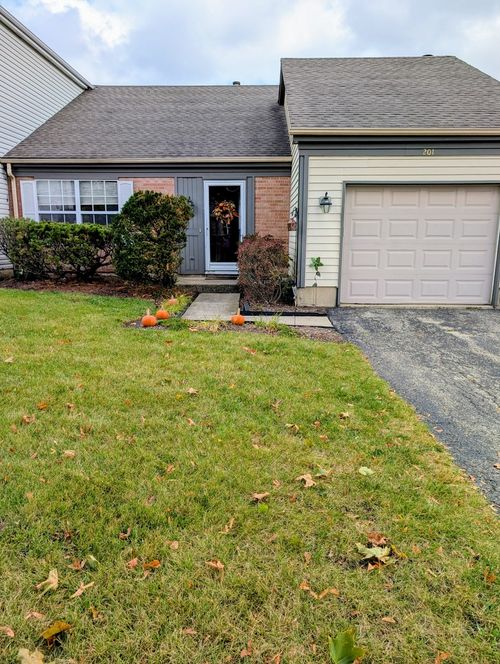 201 Bingham Cir, Mundelein, IL, 60060-4537 | Card Image