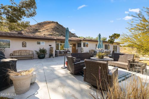 30325 N Brandywine Canyon Road, Canyon Country, CA, 91351 | Card Image