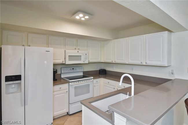 215 - 4113 Residence Drive, Condo with 3 bedrooms, 2 bathrooms and null parking in Fort Myers FL | Image 8