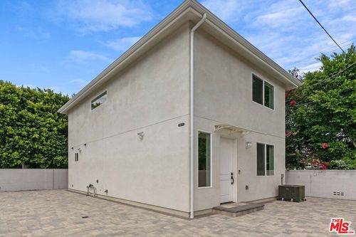 6932 Babcock Avenue, North Hollywood, CA, 91605 | Card Image