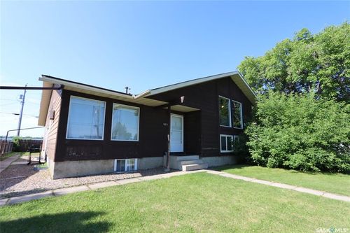 835 7th St E, Prince Albert, SK, S6V6T3 | Card Image