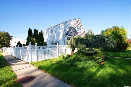 29 Park Ave, Garden City Park, NY, 11040-5155 | Card Image