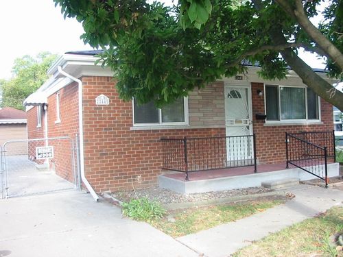 22445 Rein Ave, Eastpointe, MI, 48021-2420 | Card Image