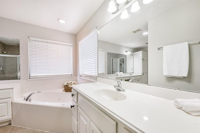 separate sinks and vanity. | Image 13