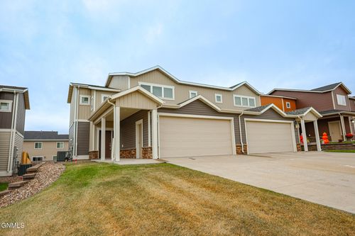 2725 30th St W, Williston, ND, 58801-6981 | Card Image