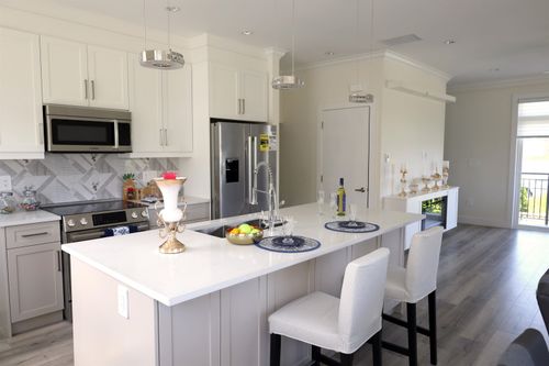 21-8181 135a St, Surrey, BC, V3W3N8 | Card Image