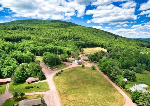 33 Cuomos Cv, Windham, NY, 12496-5313 | Card Image