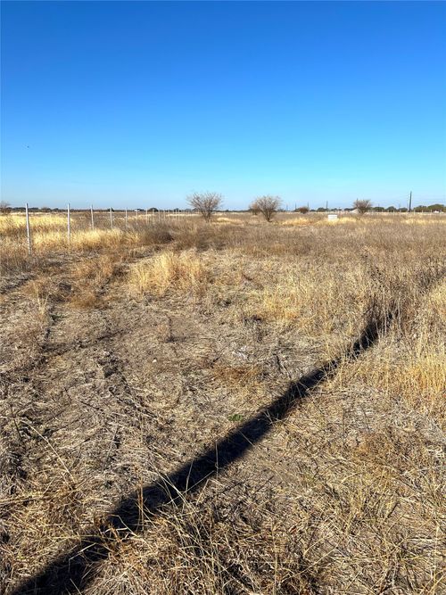 680 County Rd 520 Road, Hondo, TX, 78850 | Card Image