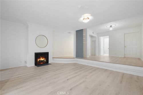 apt-208-1355 N Sierra Bonita Ave, West Hollywood, CA, 90046-8517 | Card Image