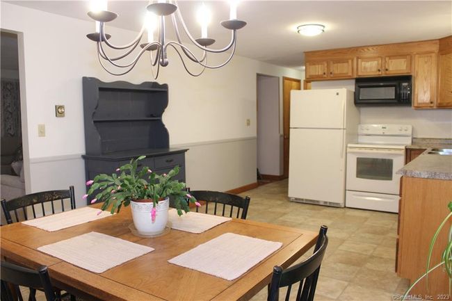 Large eat in kitchen | Image 21