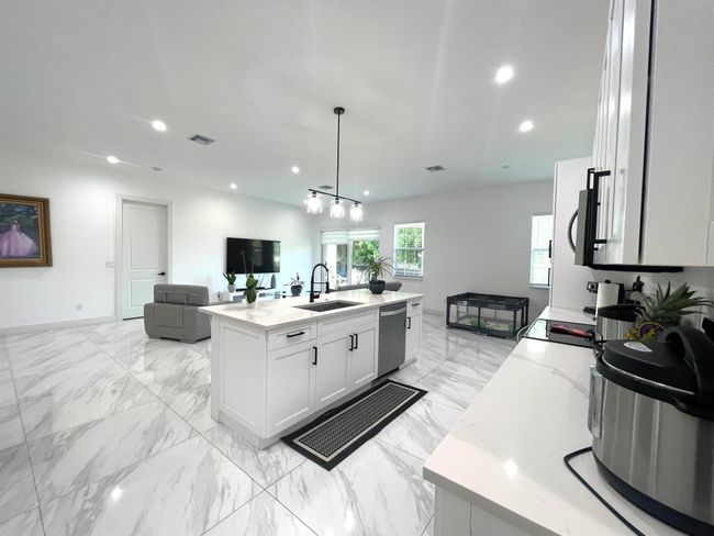 205 Sw Chapman Ave, House other with 4 bedrooms, 2 bathrooms and null parking in Port St. Lucie FL | Image 6