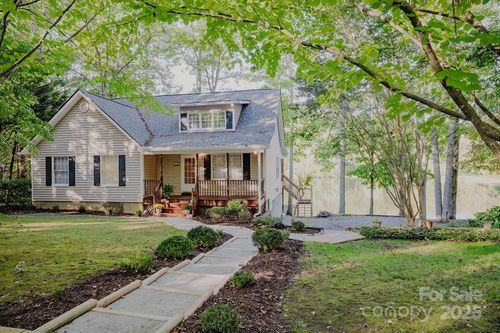 49 Gosling Cir E, Hendersonville, NC, 28792-7227 | Card Image
