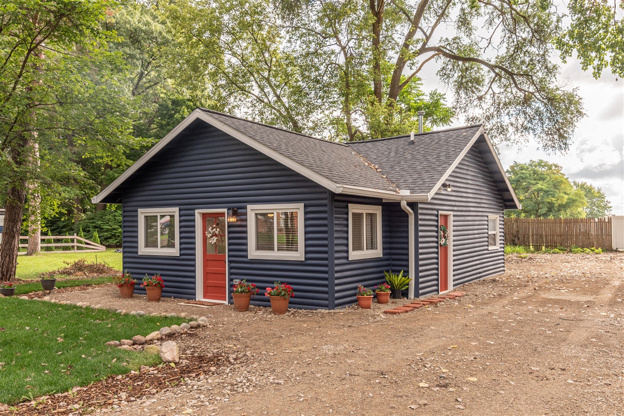 Elmdale Rd, Whitmore Lake, MI 48189