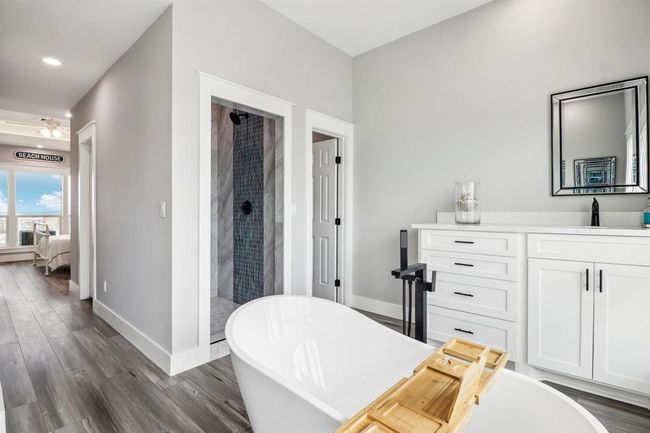 Primary bath | Image 19