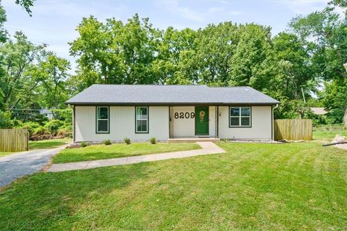 8209 W 56th Ter, Merriam, KS, 66202-2223 | Card Image