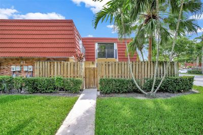 9951 - 9951 Nw 7th St, Townhouse with 2 bedrooms, 2 bathrooms and null parking in Plantation FL | Image 2