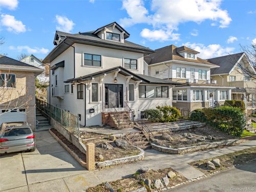 3307 153rd St, Flushing, NY, 11354-3306 | Card Image