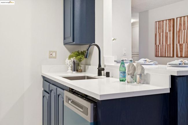 APT-320 - 960 Shorepoint Ct, Condo with 2 bedrooms, 2 bathrooms and 2 parking in Alameda CA | Image 24