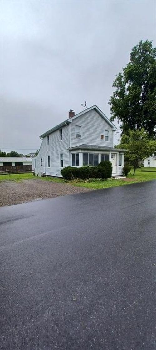 12 Elizabeth St, Red Hook, NY, 12571-1733 | Card Image