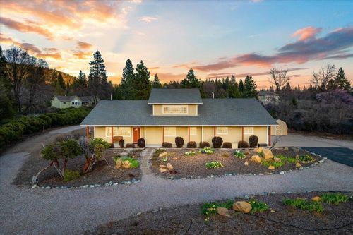 332 Alpine Drive, Mount Shasta, CA, 96067 | Card Image