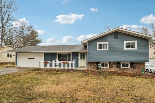 140 Parkhall Dr, Painesville, OH, 44077-5255 | Card Image