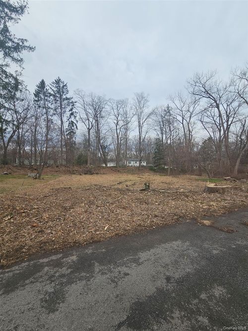 1078 Violet Ave, Hyde Park, NY, 12538-1684 | Card Image