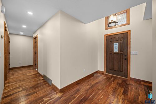 720 S Little Brook Ln, Sioux Falls, SD, 57106-7830 | Card Image