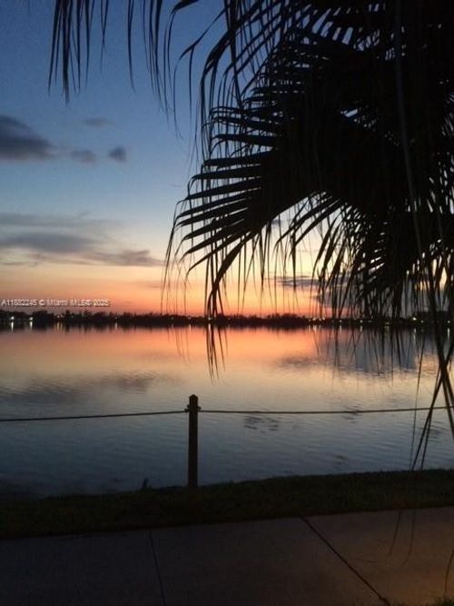 apt-109-112 Lake Emerald Dr, OAKLAND PARK, FL, 33309-6215 | Card Image