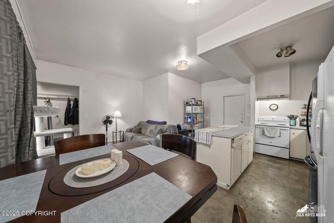Unit 2 dining | Image 25