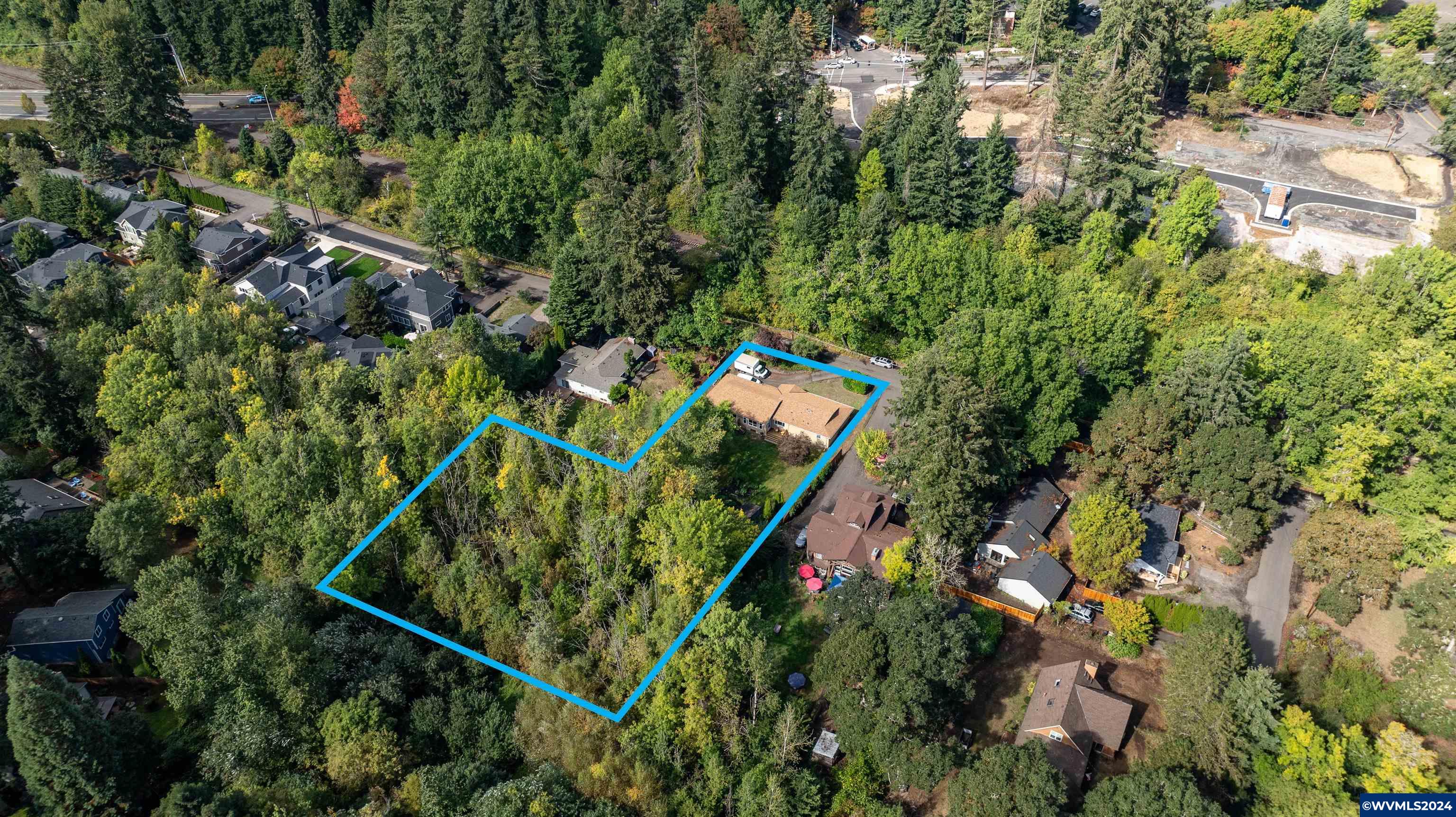 Lower Dr, Lake Oswego, OR 97035