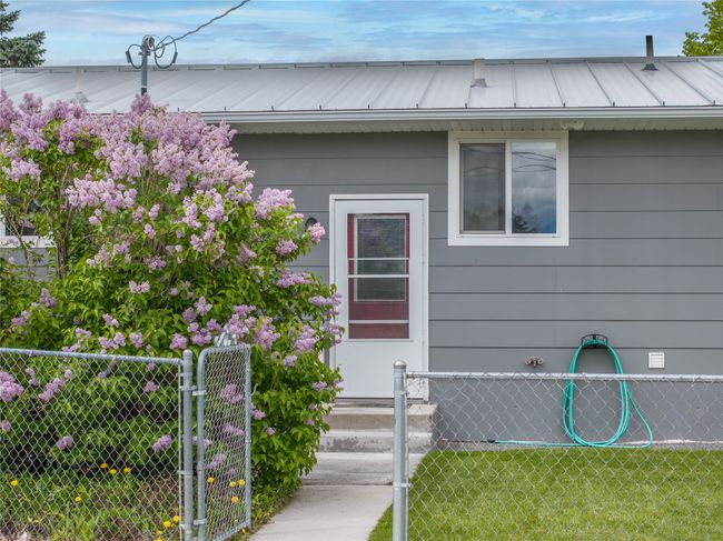 Doorway to property with metal roof and a gate | Image 8