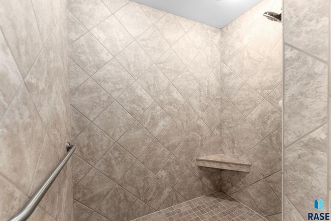 904 W Chicory Ln, House other with 5 bedrooms, 5 bathrooms and null parking in Sioux Falls SD | Image 30