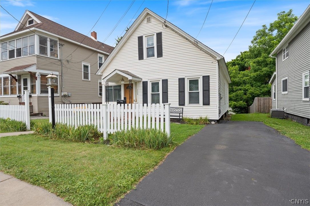 Alice Ave, Syracuse, NY 13209