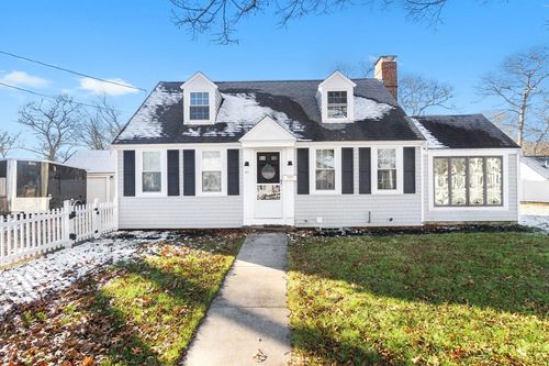 32 Woodside Ave, Buzzards Bay, MA, 02532-4727 | Card Image