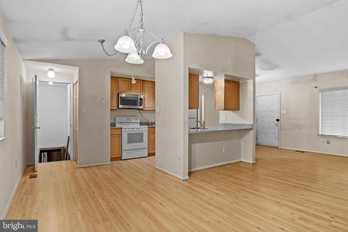 8406 Rainbow Bridge Ln, SPRINGFIELD, VA, 22153-2510 | Card Image