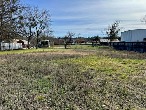 605 W Church St, San Saba, TX, 76877-5629 | Card Image