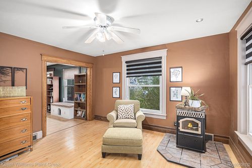 325 W Flint St, Lake Orion, MI, 48362-3037 | Card Image