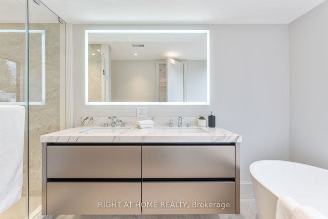 37 Kenilworth Ave, House other with 4 bedrooms, 6 bathrooms and 1 parking in Toronto ON | Image 36